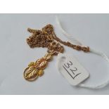 A leaf pendant in 10ct gold on 9ct chain - 2.7gms