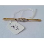 Diamond set bar brooch in 18ct gold 3.7g inc