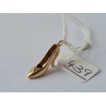 A stiletto shoe charm in 9ct - 1.6gms