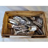 Mint condition 8 place setting set of cutlery