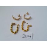 Two pairs of earrings in 9ct - 2.3gms