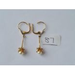 A pair of pearl earrings in 9ct - 2.5gms