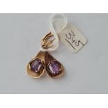 A pair of amethyst drop earrings in 10ct gold - 4gms