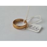 A wedding band in 9ct - size M - 1.9gms