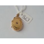 A 9ct locket - 3.gms