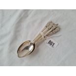 Set of six teaspoons with apostle finials. Sheffield 1903. 149gms