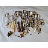 sundry cutlery including pair salad servers, sifter spoons etc