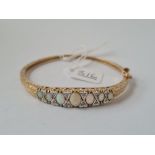 A CONTEMPORARY OPAL & DIAMOND BRACELET IN 9ct