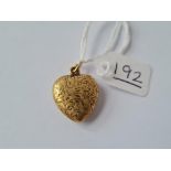 A ANTIQUE GEORGIAN HEART SHAPED LOCKET WITH ENGRAVE DECORATION