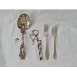 Two child's forks, one Sheffield 1900. A pair of tongs and a foreign spoon. 135gms.