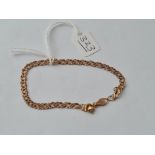 A flat link bracelet in 9ct - 3gms