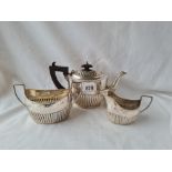 Oval half fluted tea set Birmingham 1904. 366gms.