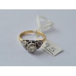 A SOLITAIRE DIAMOND RING (approx. 1/2 carat)IN 18CT GOLD & PLATINUM - size P - 2.6gms