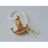 A Viking boat charm / pendant in 9ct - 4.1gms