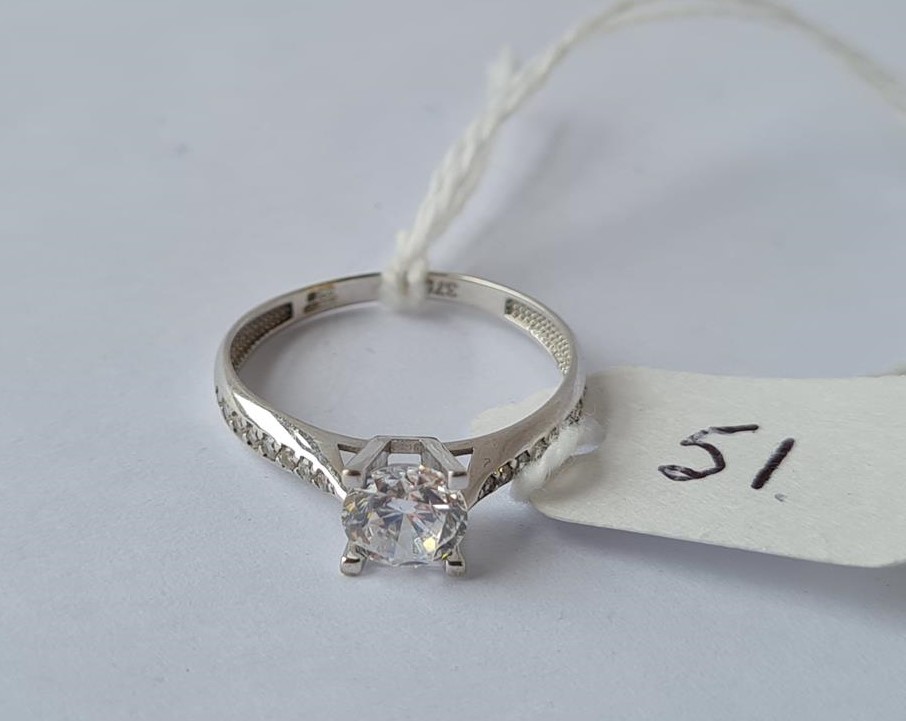 A white gold solitaire ring win 9ct - size O - 1.7gms