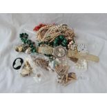 A bag of costume jewellery including coral & malachite beads - 773gms