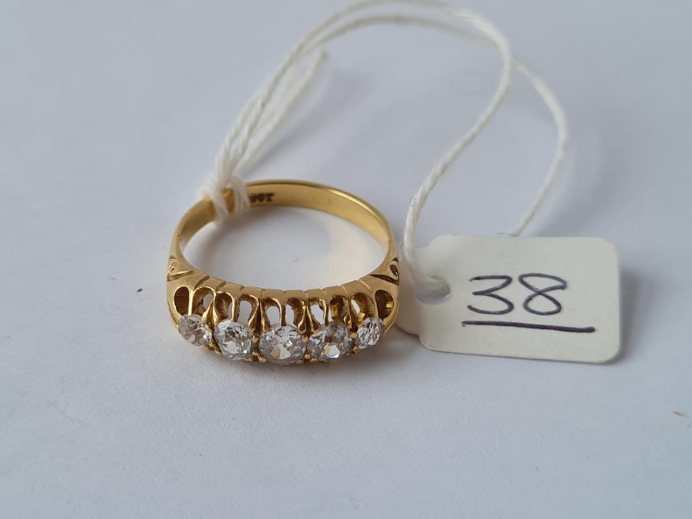 A 5 STONE DIAMOND RING IN 18CT GOLD - 4.9gms