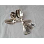 Set of six Victorian fiddle pattern teaspoons. London 1868 by H H. 108gms