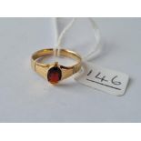 A garnet ring in 18ct gold - size o - 2.3gms