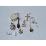 A quantity of silver jewellery etc.