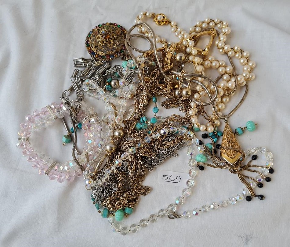 A bag of costume jewellery - 428gms