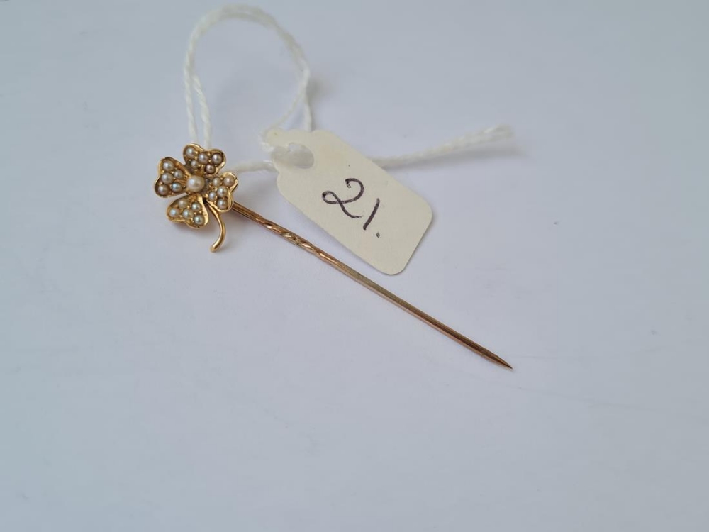 Nice four leaf clover and pearl stick pin in 10ct gold 1.3g inc