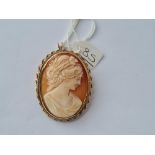 A cameo brooch / pendant in 9ct - 13.3gms