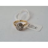 A vintage diamond cluster ring in 18ct gold - size I.5 - 3.1gms