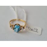 AN ATTRACTIVE BLUE TOPAZ & 2 DIAMOND RING IN 18CT GOLD - size R - 3.8gms