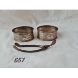 Two oval napkin rings and a pair of wishbone tongs. 46gms
