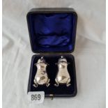 Pair baluster shaped peppers in fitted case. 49gms
