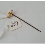 A knot topped stick pin with 2 diamonds in 15ct gold