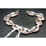 A SILVER OVAL LINK BRACELET