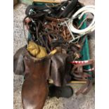 CARTON WITH QTY LEATHER HORSE RIDING TACK & OTHER EQUIPMENT