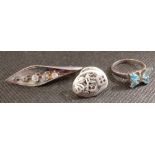 A SILVER & PASTE LILY BROOCH - B'HAM 1915, A SILVER RING & A PAIR OF EARRINGS