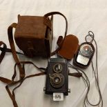 VINTAGE VOIGTLANDER BOX CAMERA BRILLIANT IN LEATHER CASE & WESTERN MASTER 3 EXPOSURE METER IN