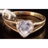 A PALE HEART SHAPED AQUAMARINE SINGLE STONE RING SET IN 9ct - SIZE 'N'