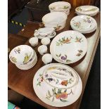 ROYAL WORCESTERSHIRE EVESHAM PATTERNED DINNERWARE