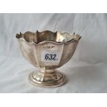 A small rose bowl with wavy rim and spreading foot 5 inches wide, Chester 1906 by W&H 135 gms