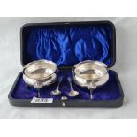 A pair of salts with spoons in fitted case, Sheffield 1905 95 gms