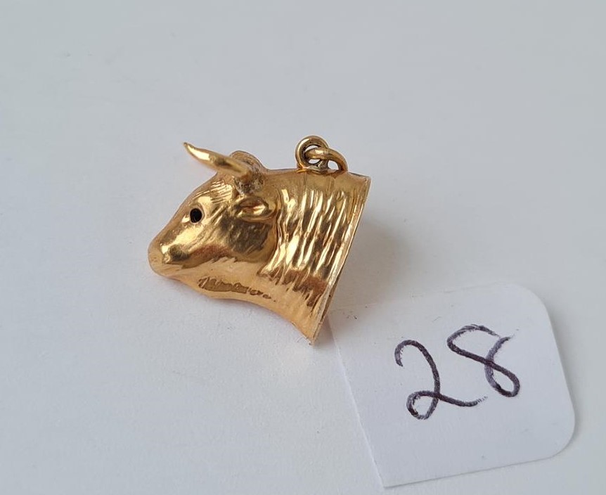 A bull charm in 9ct 1.8g - Image 2 of 2