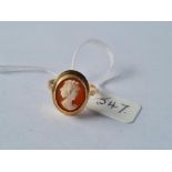 A cameo ring in 9ct - size P - 3.2gms