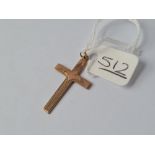 An engraved cross pendant in 9ct - 1.1gms
