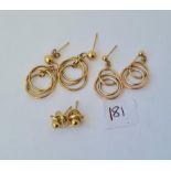 Three pairs of 9ct earrings 2.7g