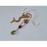 A SUFFERJETTE NECKLACE WITH PERIDOT PEARLS & AMETHYST IN 15CT GOLD