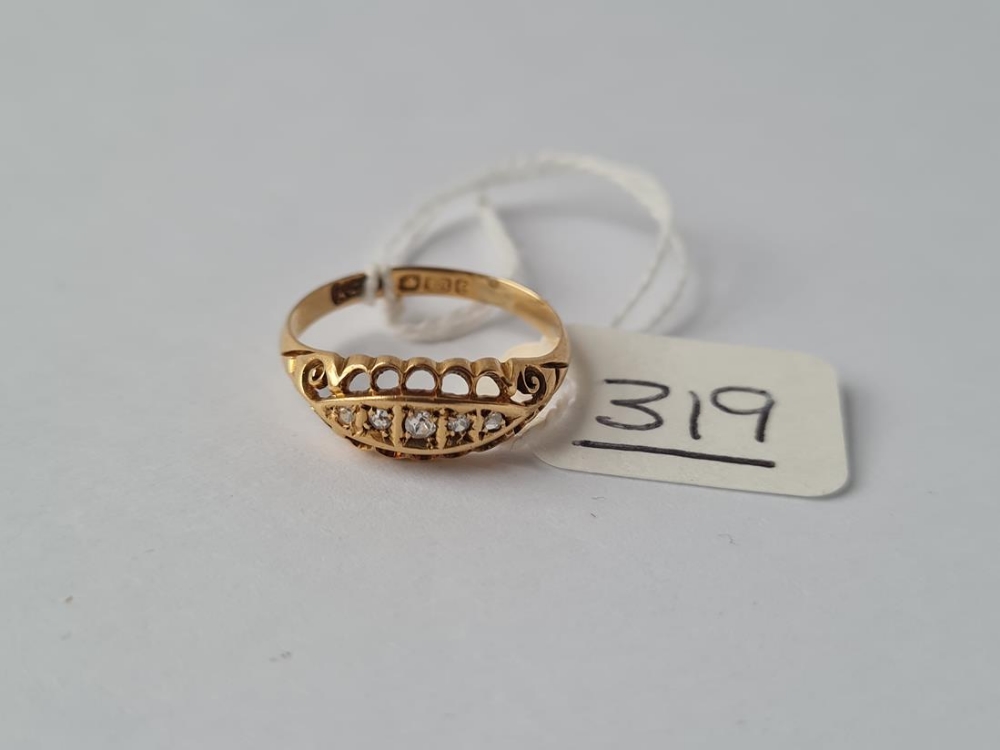 A Victorian 5 stone boat shaped diamond ring in 18ct gold - size K.5 - 2gms