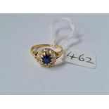 A GOOD SAPPHIRE & DIAMOND CLUSTER RING IN 18CT GOLD - size K.5 - 2.3gms