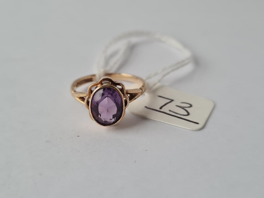 A large purple stone ring in 9ct - hallmarked - size N - 2.7gms - Image 2 of 2