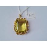A LARGE 1940'S MOUNTED GREEN CITRINE PENDANT IN 14CT GOLD - Gross weight 28.7gms