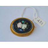 Victorian pietra dura gold mounted brooch 15.5g inc